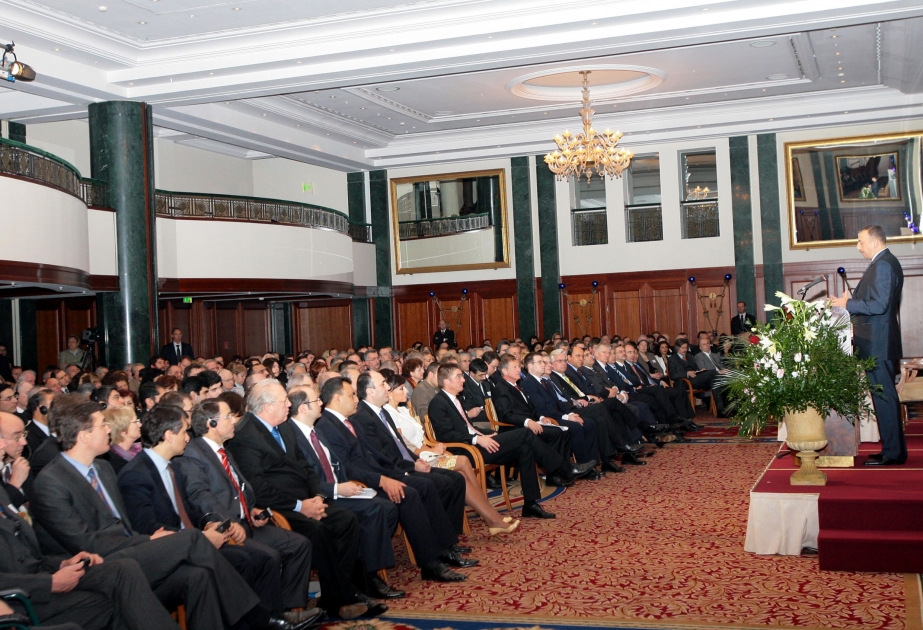 AZƏRBAYCAN PREZİDENTİ İLHAM ƏLİYEV ALMANİYANIN KONRAD ADENAUER FONDU TƏRƏFİNDƏN TƏŞKİL OLUNMUŞ “AZƏRBAYCAN XXI ƏSRDƏ - İNKİŞAF VƏ PERSPEKTİVLƏR” MÖVZUSUNDA GENİŞ MÜZAKİRƏLƏRDƏ İŞTİRAK ETMİŞDİR