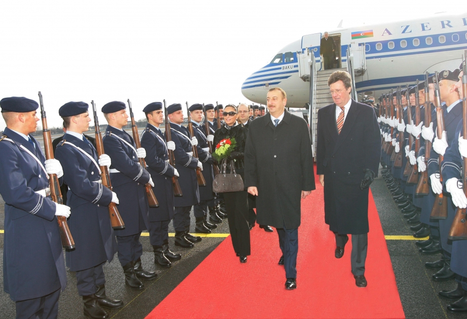 BERLİN HAVA LİMANINDA QARŞILANMA