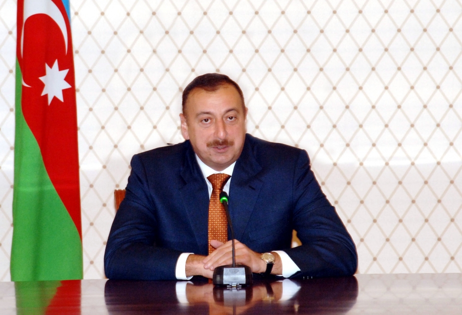 AZƏRBAYCAN PREZİDENTİ İLHAM ƏLİYEV BİR QRUP ZİYALIYA ORDENLƏR VƏ FƏXRİ ADLARIN VƏSİQƏLƏRİNİ TƏQDİM ETMİŞDİR