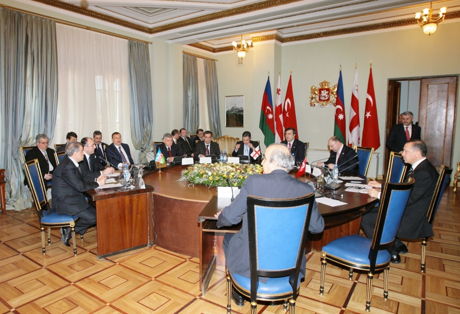 ÜÇTƏRƏFLİ GÖRÜŞ