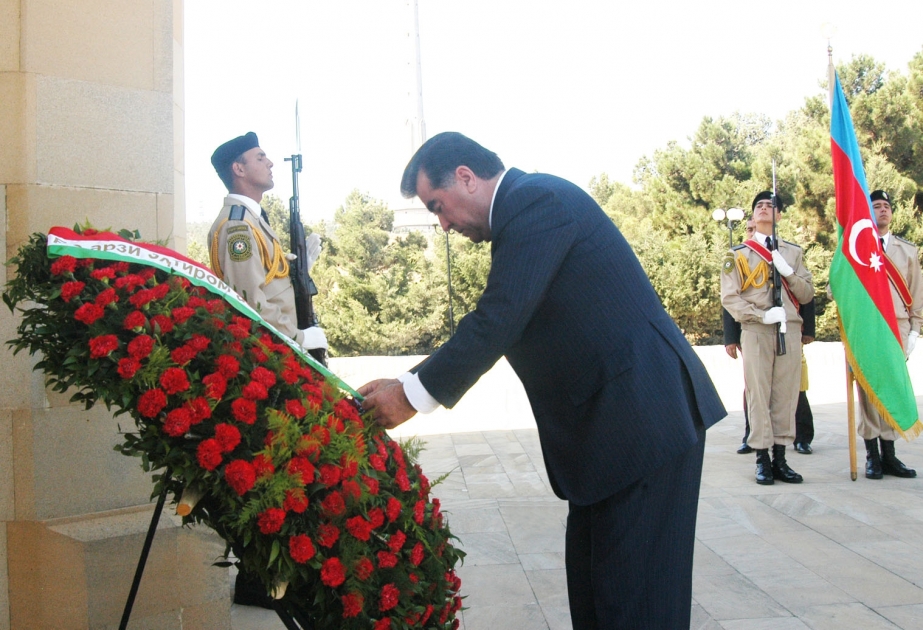 ŞƏHİDLƏRİN XATİRƏSİNƏ EHTİRAM