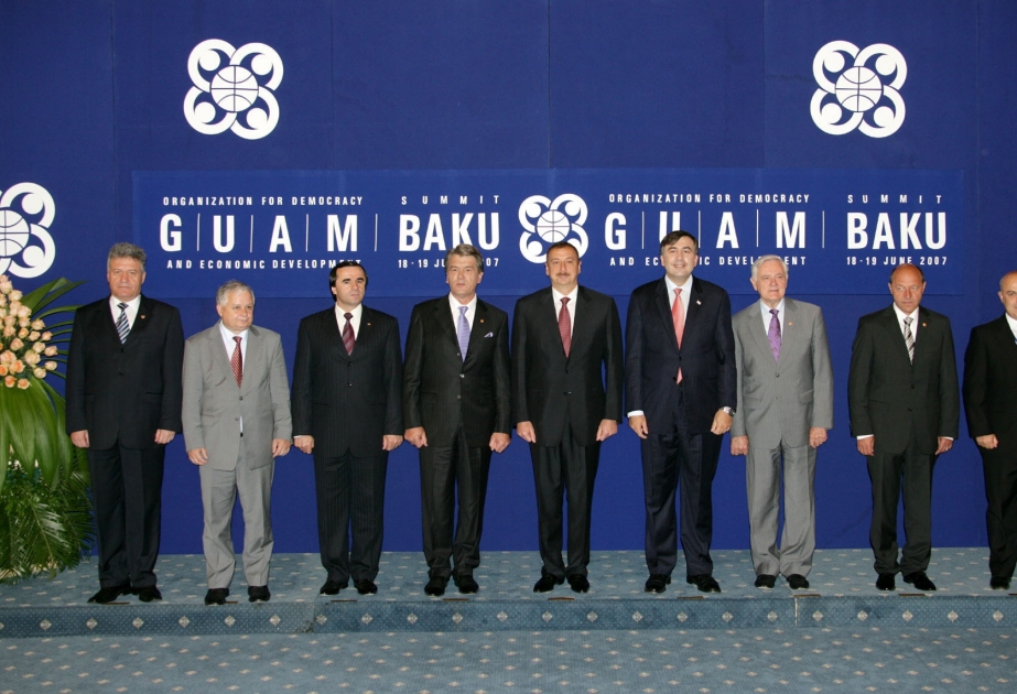 GUAM-IN BAKIDA KEÇİRİLƏN ZİRVƏ GÖRÜŞÜ ONUN GETDİKCƏ ARTAN BEYNƏLXALQ NÜFUZUNUN TƏSDİQİDİR “GÜLÜSTAN” SARAYINDA ZİRVƏ GÖRÜŞÜNÜN AÇILIŞI