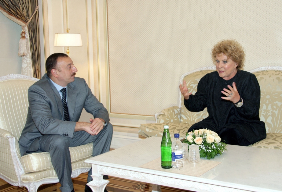 AZƏRBAYCAN PREZİDENTİ İLHAM ƏLİYEV MƏŞHUR OPERA MÜĞƏNNİSİ, SSRİ XALQ ARTİSTİ YELENA OBRAZTSOVANI QƏBUL ETMİŞDİR