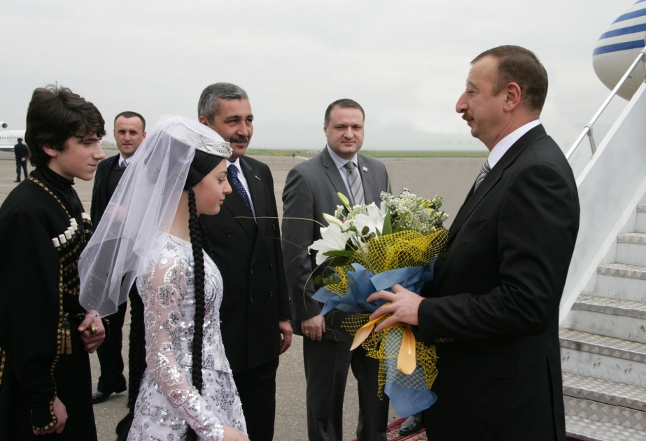 AZƏRBAYCAN PREZİDENTİ İLHAM ƏLİYEVİN GÜRCÜSTANA SƏFƏRİ TBİLİSİDƏ HEYDƏR ƏLİYEVİN BÜSTÜNÜN TƏNTƏNƏLİ AÇILIŞ MƏRASİMİ