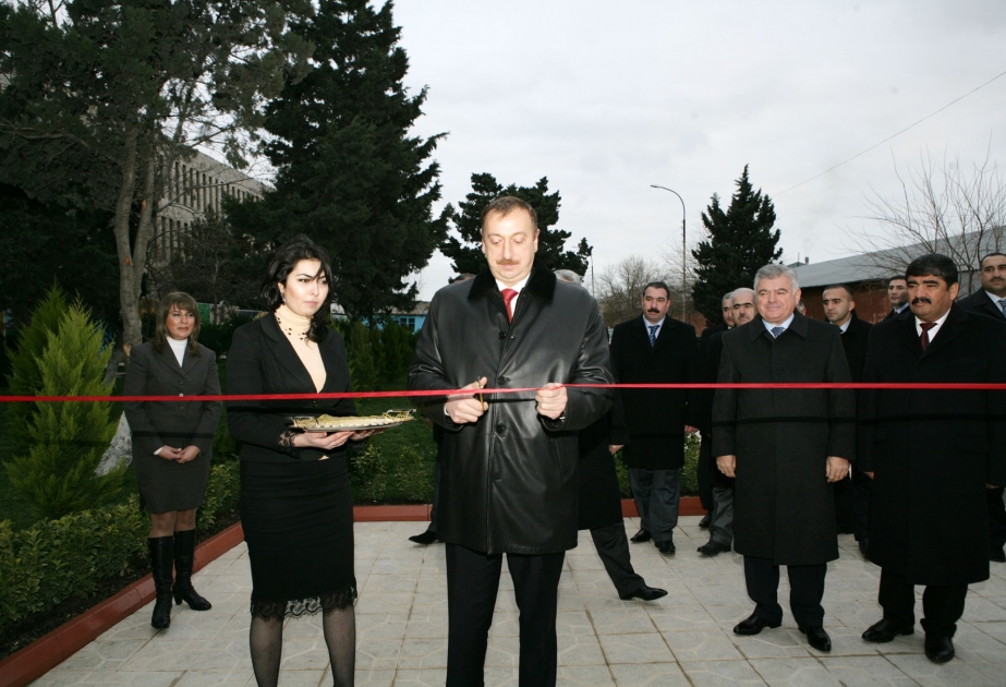 AZƏRBAYCAN PREZİDENTİ İLHAM ƏLİYEV BAKIDA İLK YERÜSTÜ PİYADA KEÇİDİNİN AÇILIŞINDA İŞTİRAK ETMİŞDİR