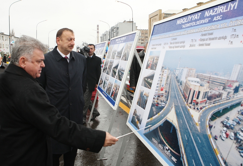 BAKIDA MÜASİR TİPLİ DAHA BİR KÖRPÜ VƏ YENİ YOL İSTİFADƏYƏ VERİLMİŞDİR AZƏRBAYCAN PREZİDENTİ İLHAM ƏLİYEV AÇILIŞLARDA İŞTİRAK ETMİŞDİR