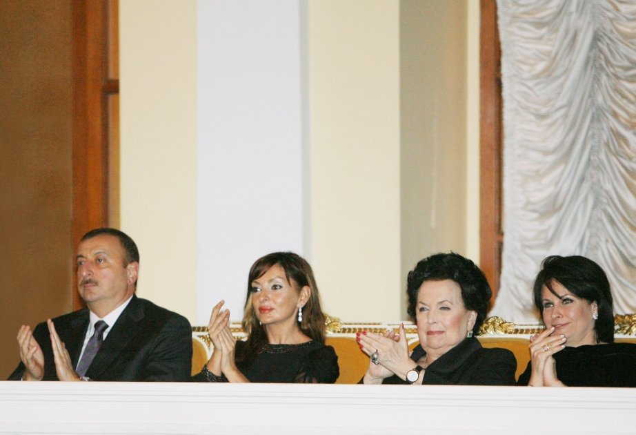 AZƏRBAYCAN PREZİDENTİ İLHAM ƏLİYEV ÜMUMMİLLİ LİDER HEYDƏR ƏLİYEVİN XATİRƏSİNƏ HƏSR EDİLMİŞ KONSERTDƏ OLMUŞDUR