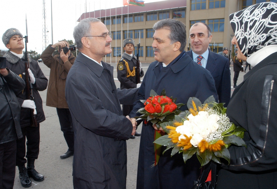 AZƏRBAYCAN VƏ TÜRKİYƏ ARASINDA DOSTLUQ, QARDAŞLIQ MÜNASİBƏTLƏRİ ƏN YÜKSƏK ZİRVƏDƏDİR TÜRKİYƏ RESPUBLİKASININ PREZİDENTİ ABDULLAH GÜLÜN AZƏRBAYCANA RƏSMİ SƏFƏRİ