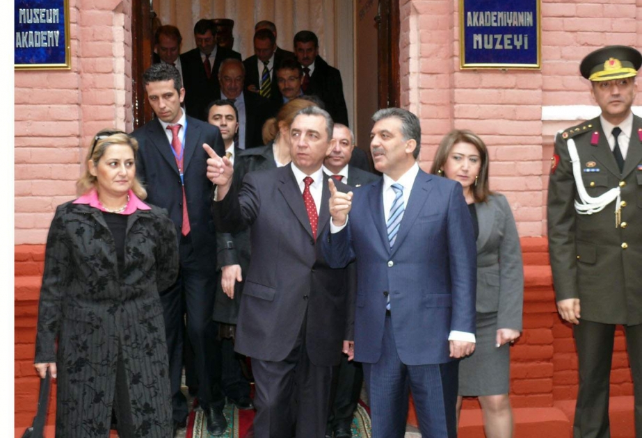 CÜMHURİYYƏT MUZEYİ İLƏ TANIŞLIQ
