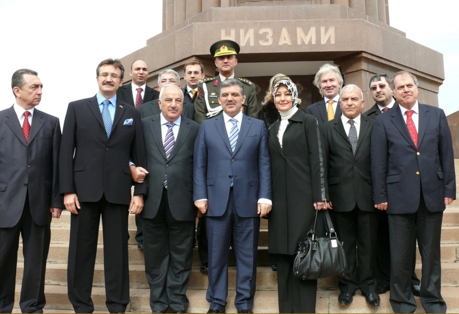 DAHİ NİZAMİ GƏNCƏVİNİN XATİRƏSİNƏ EHTİRAM