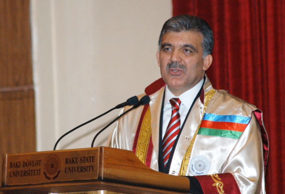 TÜRKİYƏ PREZİDENTİ ABDULLAH GÜLƏ BAKI DÖVLƏT UNİVERSİTETİNİN FƏXRİ DOKTORU ADI VERİLMİŞDİR