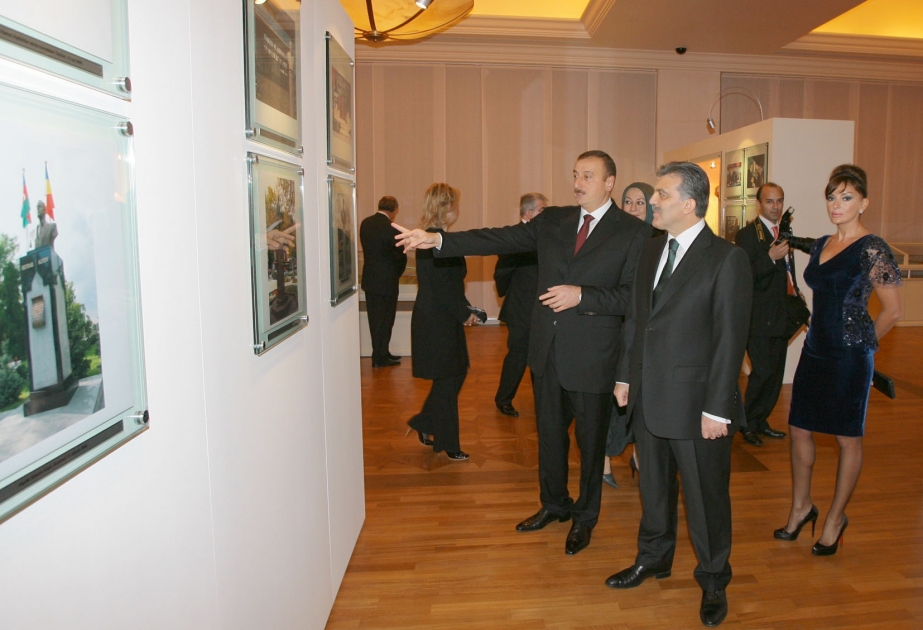 TÜRKİYƏ PREZİDENTİ ABDULLAH GÜL HEYDƏR ƏLİYEV FONDUNDA OLMUŞDUR