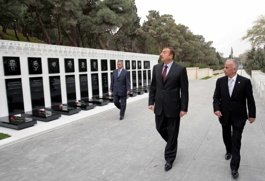 AZƏRBAYCAN PREZİDENTİ İLHAM ƏLİYEV ŞƏHİDLƏR XİYABANININ YENİDƏNQURMA İŞLƏRİNDƏN SONRAKI VƏZİYYƏTİ İLƏ TANIŞ OLMUŞDUR