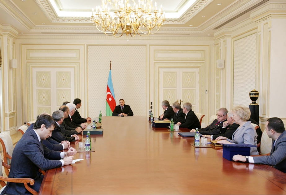 AZƏRBAYCAN PREZİDENTİ İLHAM ƏLİYEV RESPUBLİKA MOK-UN 15 İLLİK YUBİLEYİNDƏ İŞTİRAK EDƏN BİR SIRA ÖLKƏLƏRİN MİLLİ OLİMPİYA KOMİTƏLƏRİNİN VƏ İDMAN FEDERASİYALARININ RƏHBƏRLƏRİNİ VƏ NÜMAYƏNDƏLƏRİNİ QƏBUL ETMİŞDİR