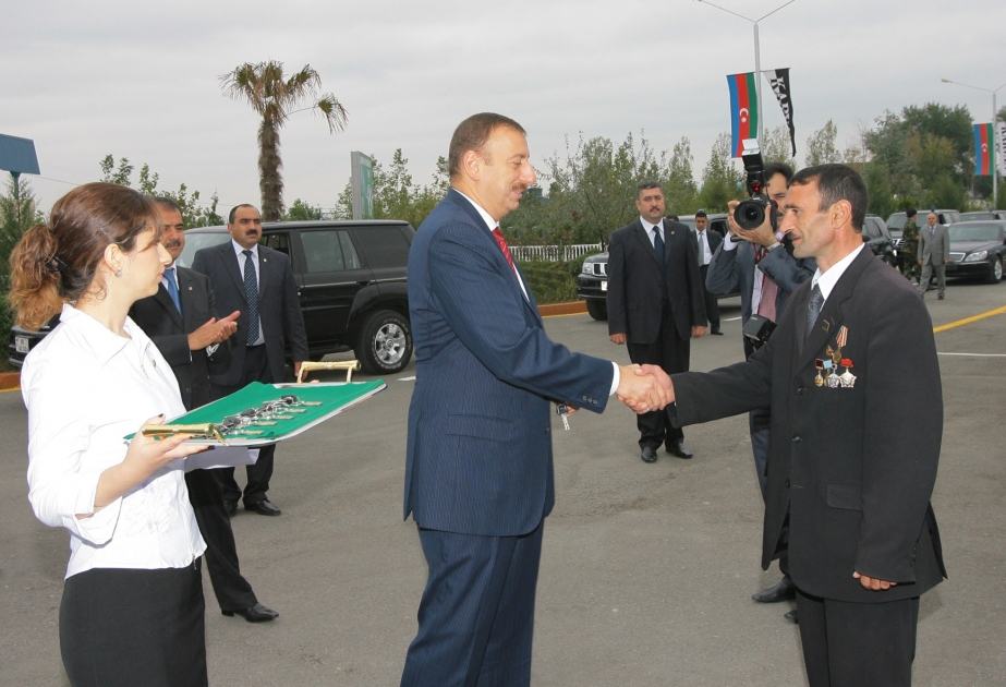 PREZİDENT İLHAM ƏLİYEV QARABAĞ MÜHARİBƏSİ ƏLİLLƏRİNİN VƏ ŞƏHİD AİLƏLƏRİ ÜZVLƏRİNİN BİR QRUPUNA MİNİK AVTOMOBİLLƏRİNİN AÇARLARINI TƏQDİM ETMİŞDİR