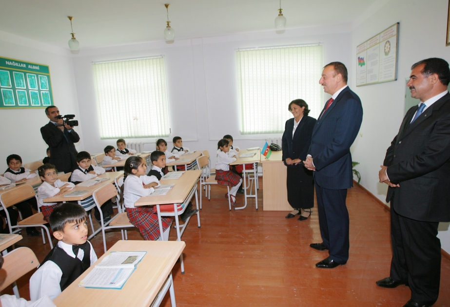 YUXARI QARXUN KƏND ORTA MƏKTƏBİ GÖRKƏMİNİ DƏYİŞMİŞDİR