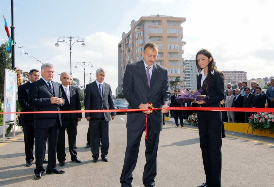 BAKIDA MÜASİR TİPLİ BİR KÖRPÜ VƏ İKİ YERALTI PİYADA KEÇİDİ İSTİFADƏYƏ VERİLMİŞDİR AZƏRBAYCAN PREZİDENTİ İLHAM ƏLİYEV AÇILIŞLARDA İŞTİRAK ETMİŞDİR