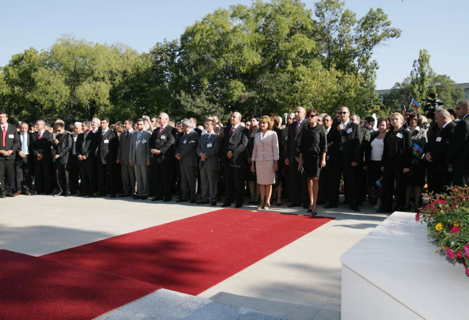 BUXARESTDƏ HEYDƏR ƏLİYEV ADINA PARKIN AÇILIŞI