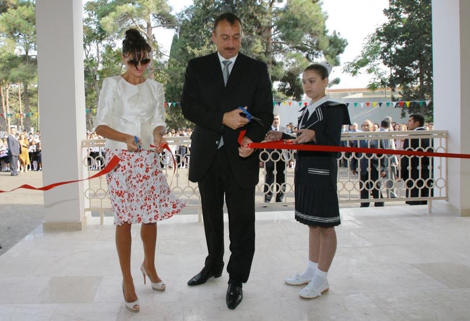 ŞÜVƏLAN QƏSƏBƏSİNDƏKİ 156 NÖMRƏLİ ORTA MƏKTƏB ƏSASLI YENİDƏNQURMADAN SONRA İSTİFADƏYƏ VERİLMİŞDİR