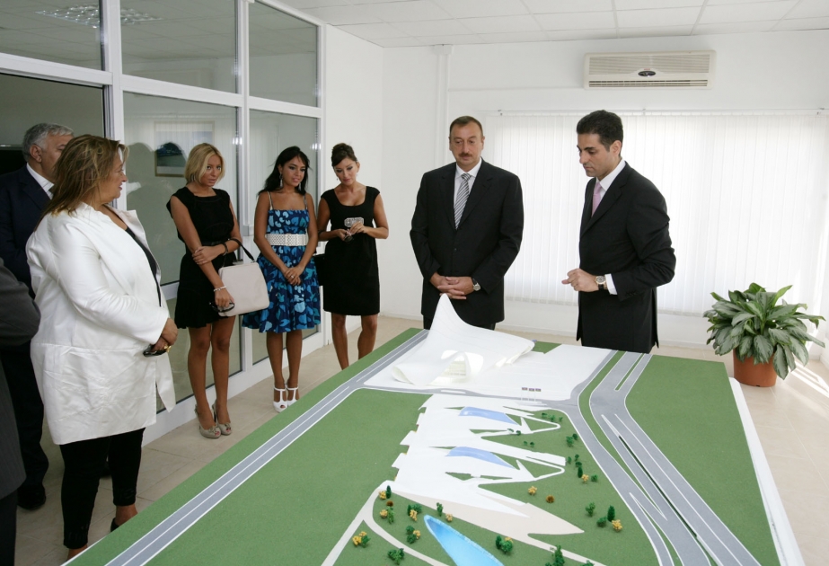 BAKIDA HEYDƏR ƏLİYEV MƏRKƏZİNİN TƏMƏLİ QOYULMUŞDUR AZƏRBAYCAN PREZİDENTİ İLHAM ƏLİYEV MƏRASİMDƏ İŞTİRAK ETMİŞDİR