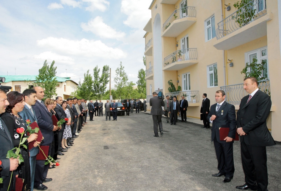 QARABAĞ MÜHARİBƏSİ ƏLİLLƏRİ VƏ ŞƏHİD AİLƏLƏRİNƏ MƏNZİLLƏR VERİLMİŞDİR