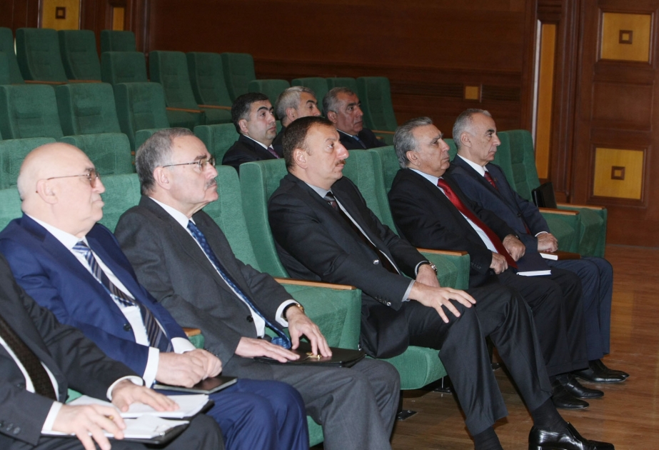 AZƏRBAYCAN PREZİDENTİ İLHAM ƏLİYEVİN SƏDRLİYİ İLƏ ÖLKƏMİZDƏ AVTOMOBİL YOLLARI ŞƏBƏKƏSİNİN İNKİŞAFINA HƏSR OLUNMUŞ MÜŞAVİRƏ KEÇİRİLMİŞDİR
