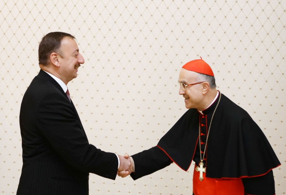 AZƏRBAYCAN PREZİDENTİ İLHAM ƏLİYEV MÜQƏDDƏS TAXT-TACIN DÖVLƏT KATİBİ, KARDİNAL TARÇİZİO BERTONENİ QƏBUL ETMİŞDİR