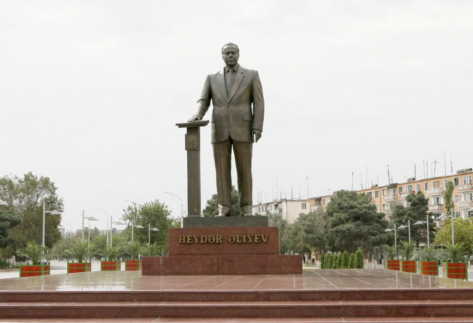 AZƏRBAYCAN PREZİDENTİ İLHAM ƏLİYEVİN SUMQAYITA SƏFƏRİ  ÜMUMMİLLİ LİDER HEYDƏR ƏLİYEVİN ABİDƏSİNİ ZİYARƏT
