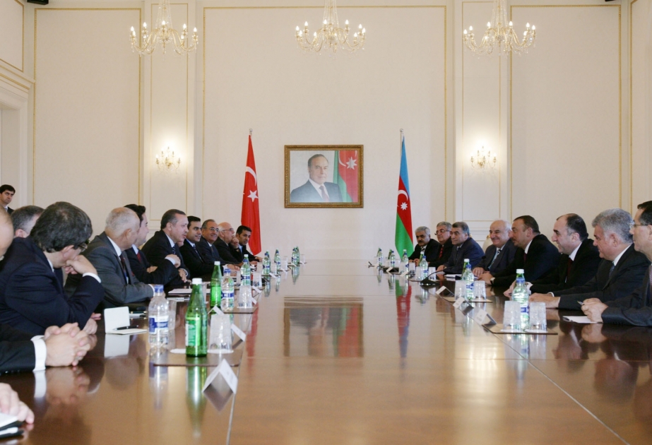 GENİŞ TƏRKİBDƏ GÖRÜŞ