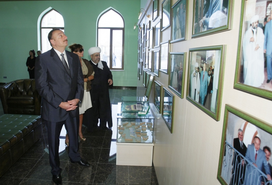 BİBİHEYBƏT ZİYARƏTGAH KOMPLEKSİ ƏSASLI YENİDƏNQURMA VƏ GENİŞ TİKİNTİ İŞLƏRİNDƏN SONRA İSTİFADƏYƏ VERİLMİŞDİR AZƏRBAYCAN PREZİDENTİ İLHAM ƏLİYEV MƏRASİMDƏ İŞTİRAK ETMİŞDİR