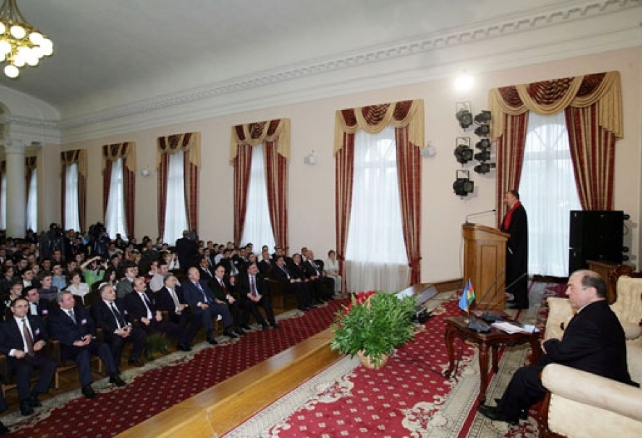 AZƏRBAYCAN PREZİDENTİ İLHAM ƏLİYEVƏ TARAS ŞEVÇENKO ADINA KİYEV MİLLİ UNİVERSİTETİNİN FƏXRİ DOKTORU DİPLOMU TƏQDİM OLUNMUŞDUR
