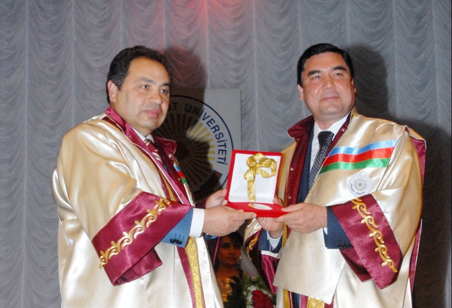 TÜRKMƏNİSTAN PREZİDENTİ QURBANQULU BERDİMƏHƏMMƏDOVA BAKI DÖVLƏT UNİVERSİTETİNİN FƏXRİ DOKTORU ADI VERİLMİŞDİR