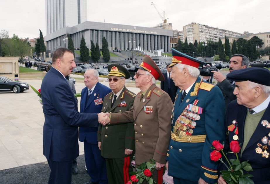 AZƏRBAYCAN PREZİDENTİ İLHAM ƏLİYEV 9 MAY QƏLƏBƏ BAYRAMI MÜNASİBƏTİLƏ KEÇİRİLƏN MƏRASİMDƏ İŞTİRAK ETMİŞDİR