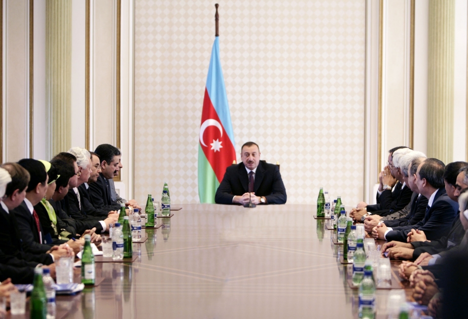 AZƏRBAYCAN PREZİDENTİ İLHAM ƏLİYEV “DEMOKRATİYA VƏ SABİTLİK NAMİNƏ: ƏMƏKDAŞLIĞIN YENİ İMKANLARI” MÖVZUSUNDA BEYNƏLXALQ KONFRANSIN İŞTİRAKÇILARINI QƏBUL ETMİŞDİR