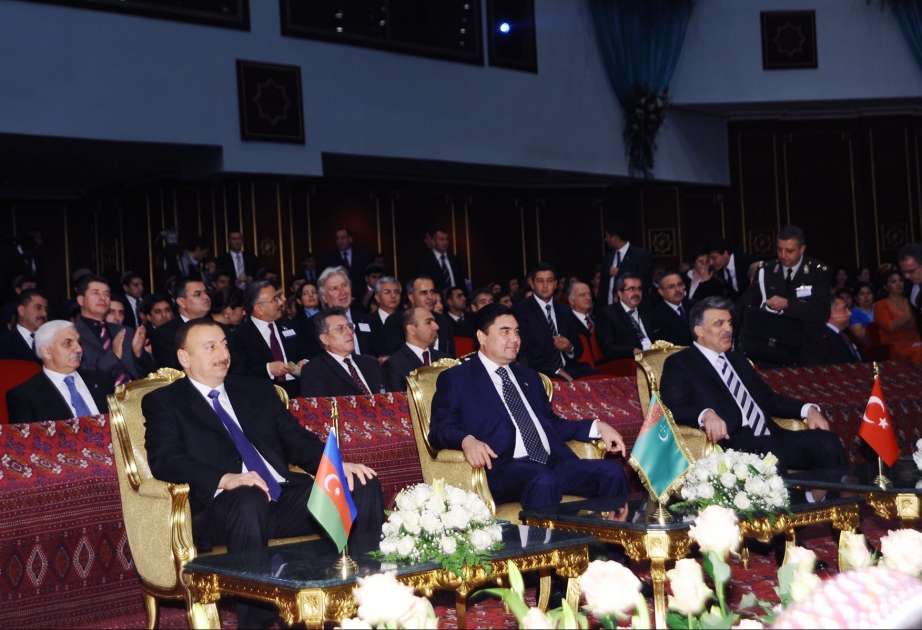 DÖVLƏT BAŞÇILARI İNCƏSƏNƏT USTALARININ KONSERTİNDƏ OLMUŞLAR