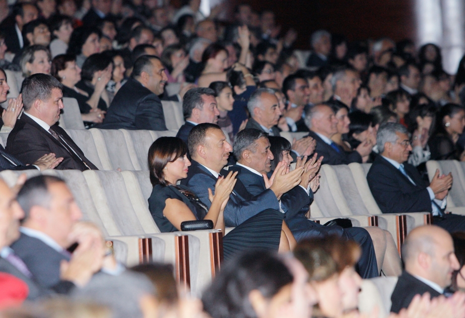SANKT-PETERBURQUN AKADEMİK MARİYA TEATRI HEYDƏR ƏLİYEV SARAYINDA “MƏHƏBBƏT ƏFSANƏSİ” BALETİNİ GÖSTƏRMİŞDİR AZƏRBAYCAN PREZİDENTİ İLHAM ƏLİYEV TAMAŞADA OLMUŞDUR
