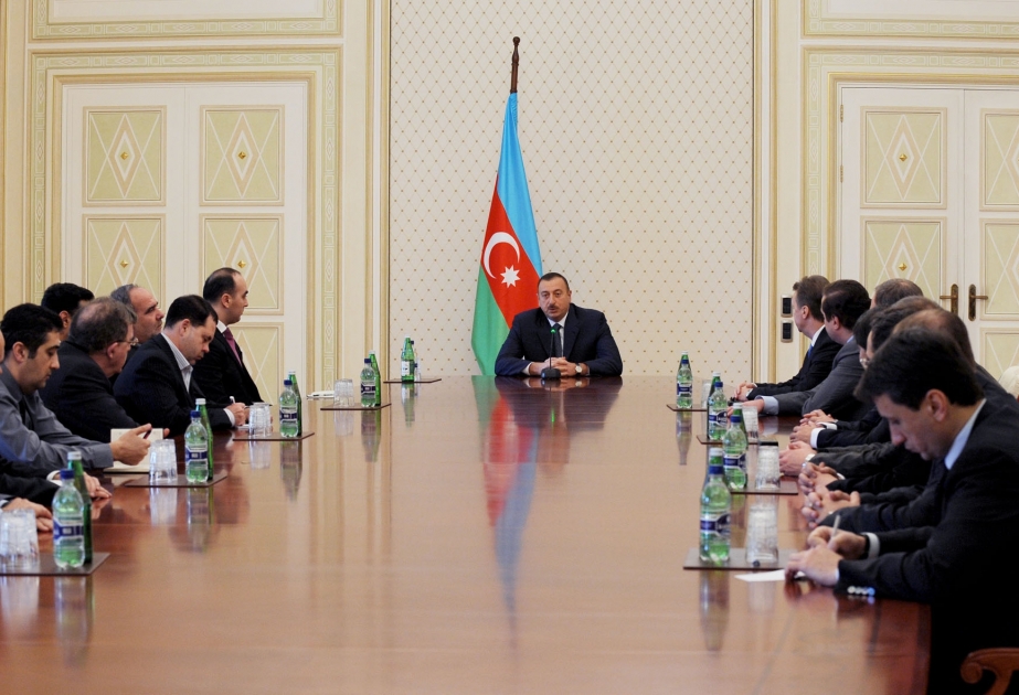 AZƏRBAYCAN PREZİDENTİ İLHAM ƏLİYEV “AZƏRBAYCAN XXI ƏSRDƏ – UĞURUN STRATEGİYASI” MÖVZUSUNDA BEYNƏLXALQ “DƏYİRMİ MASA” GÖRÜŞÜNÜN İŞTİRAKÇILARINI QƏBUL ETMİŞDİR