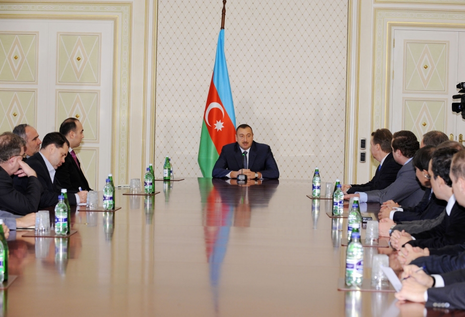 AZƏRBAYCAN PREZİDENTİ İLHAM ƏLİYEV “AZƏRBAYCAN XXI ƏSRDƏ - UĞURUN STRATEGİYASI” MÖVZUSUNDA KEÇİRİLƏN BEYNƏLXALQ “DƏYİRMİ MASA”NIN İŞTİRAKÇILARINI QƏBUL ETMİŞDİR