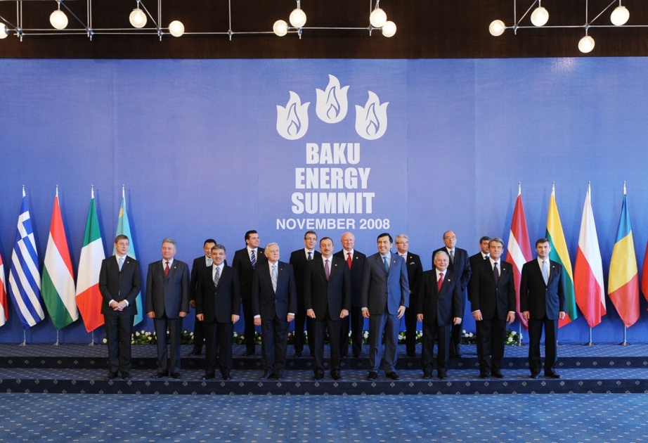 BAKI SAMMİTİ GƏLƏCƏK BİRGƏ FƏALİYYƏTDƏ MÜHÜM MƏRHƏLƏ OLACAQDIR BAKIDA IV ENERJİ SAMMİTİ KEÇİRİLMİŞDİR