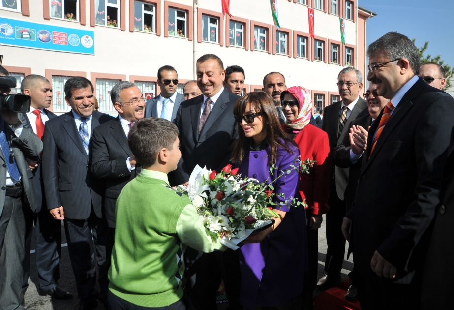 ANKARADA HEYDƏR ƏLİYEV ADINA İBTİDAİ MƏKTƏBLƏ TANIŞLIQ
