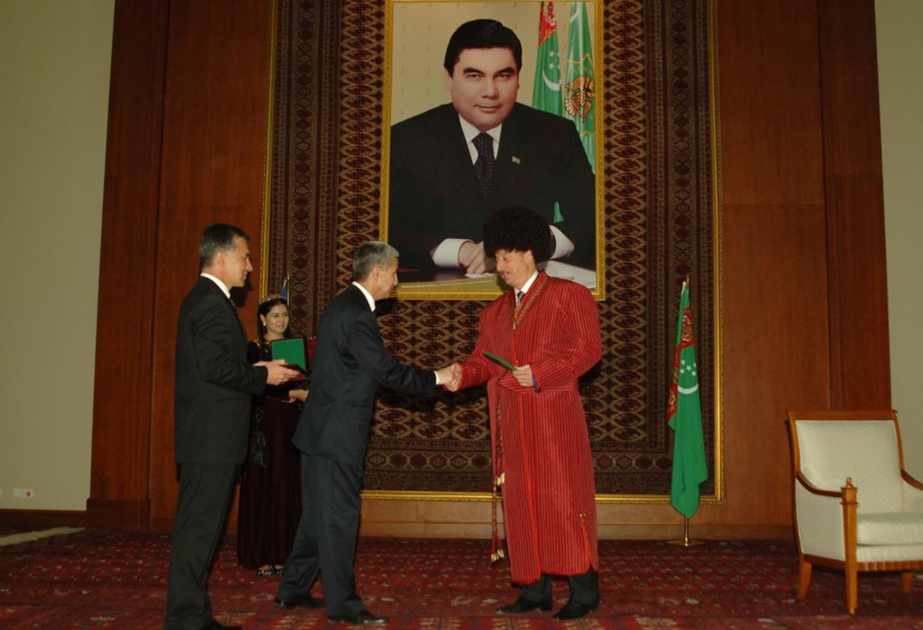 AZƏRBAYCAN PREZİDENTİ İLHAM ƏLİYEVƏ MƏXDUMQULU ADINA TÜRKMƏNİSTAN DÖVLƏT UNİVERSİTETİNİN FƏXRİ PROFESSORU ADI VERİLMİŞDİR