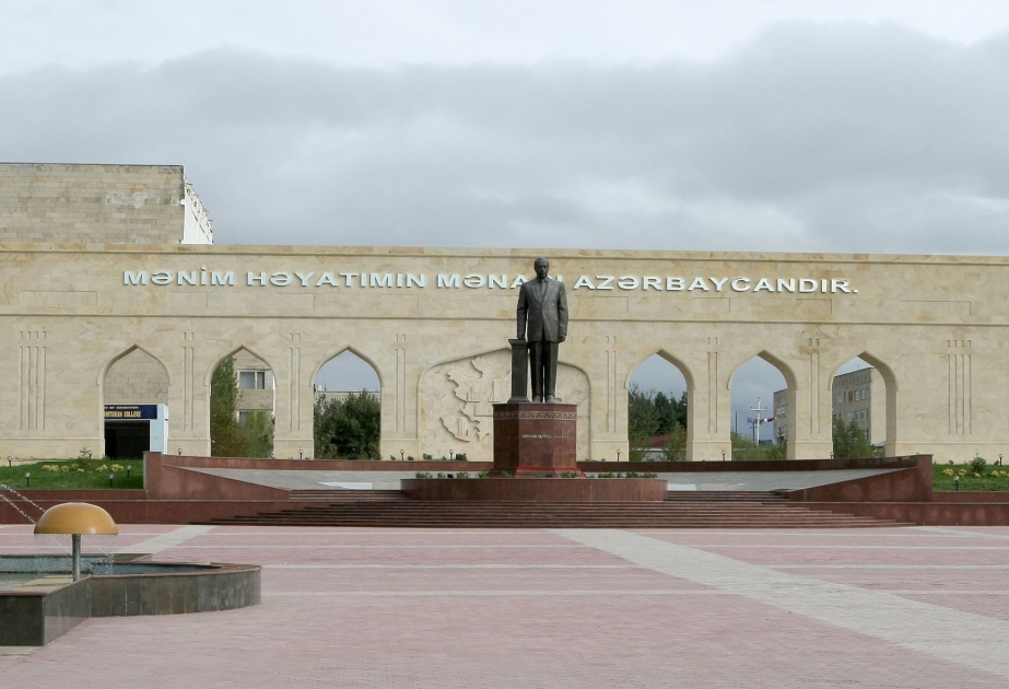 ŞİRVAN ŞƏHƏRİ ULU ÖNDƏRİN ABİDƏSİNİ ZİYARƏT