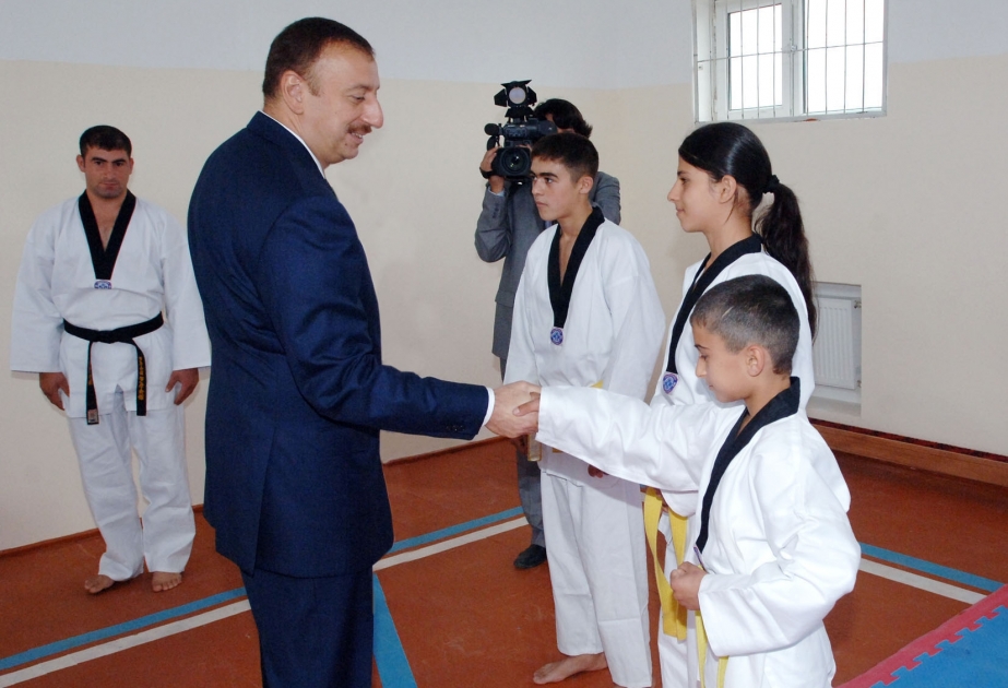 MƏCBURİ KÖÇKÜNLƏR QƏSƏBƏSİNDƏ ORTA MƏKTƏB BİNASI İSTİFADƏYƏ VERİLMİŞDİR