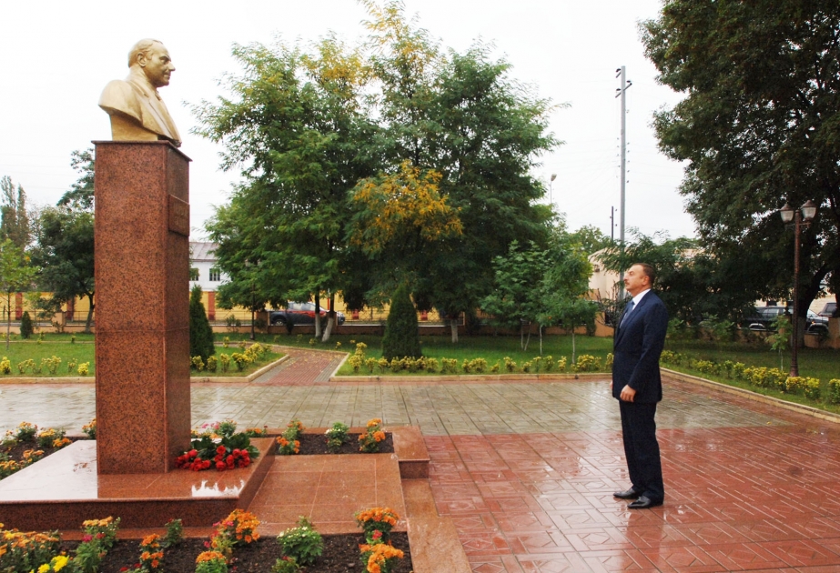 QUSAR RAYONU ULU ÖNDƏRİN ABİDƏSİNİ ZİYARƏT