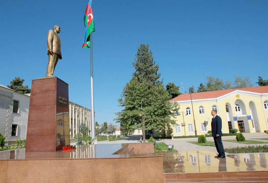 ULU ÖNDƏRİN ABİDƏSİNİ ZİYARƏT