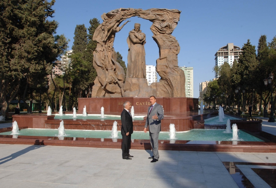 AZƏRBAYCAN PREZİDENTİ İLHAM ƏLİYEV HÜSEYN CAVİD PARKINDA APARILMIŞ ƏSASLI BƏRPA VƏ YENİDƏNQURMA İŞLƏRİ İLƏ TANIŞ OLMUŞDUR