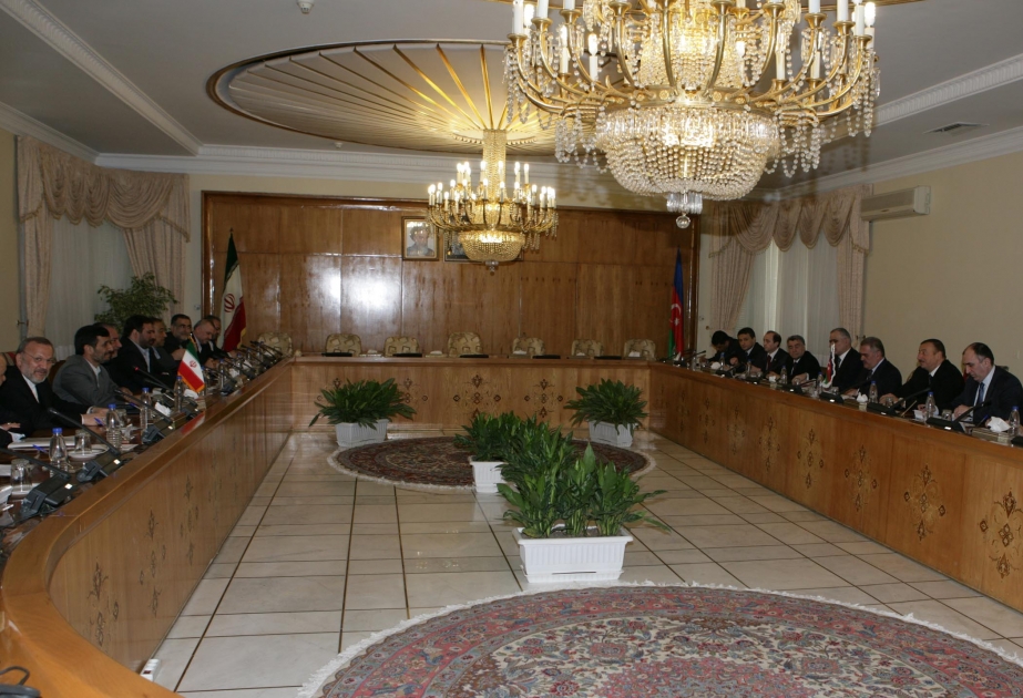 AZƏRBAYCAN VƏ İRAN PREZİDENTLƏRİNİN NÜMAYƏNDƏ HEYƏTLƏRİNİN İŞTİRAKI İLƏ GENİŞ TƏRKİBDƏ GÖRÜŞÜ