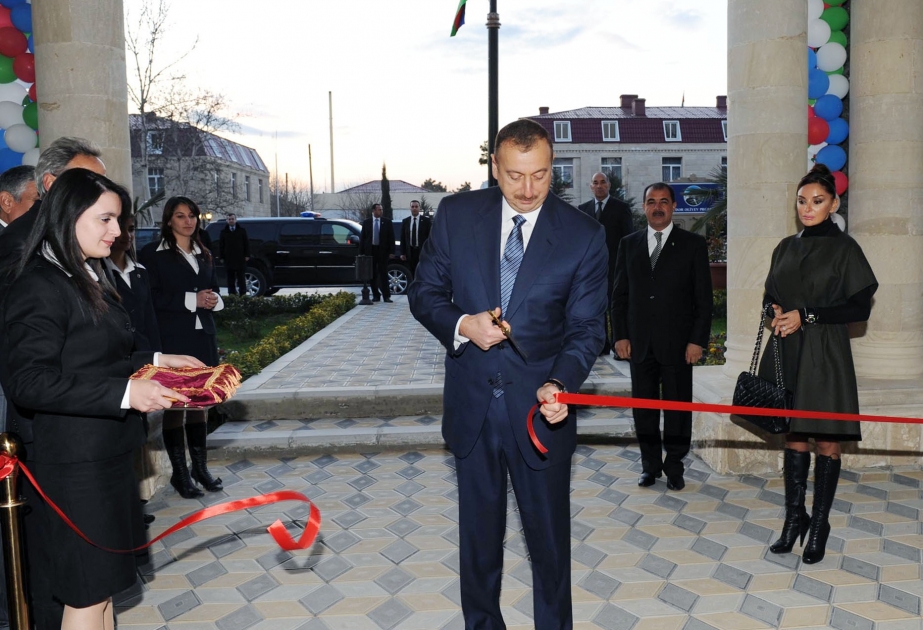 YEVLAX XALQ TEATRI BİNASININ AÇILIŞI
