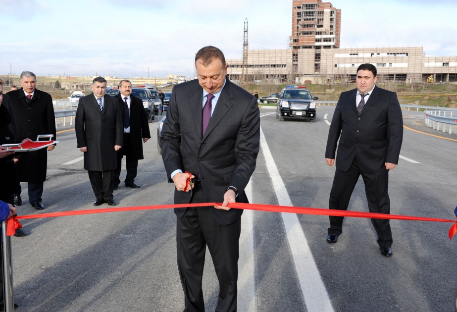 AZƏRBAYCAN PREZİDENTİ İLHAM ƏLİYEV XIRDALAN DAİRƏSİNDƏ TUNEL TİPLİ YOLÖTÜRÜCÜNÜN AÇILIŞINDA İŞTİRAK ETMİŞDİR