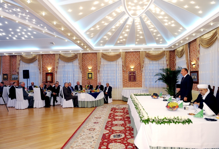 ŞEYXÜLİSLAM MÜQƏDDƏS RAMAZAN AYI MÜNASİBƏTİLƏ İFTAR SÜFRƏSİ AÇMIŞDIRAZƏRBAYCAN PREZİDENTİ İLHAM ƏLİYEV İFTAR MƏRASİMİNDƏ İŞTİRAK ETMİŞDİR